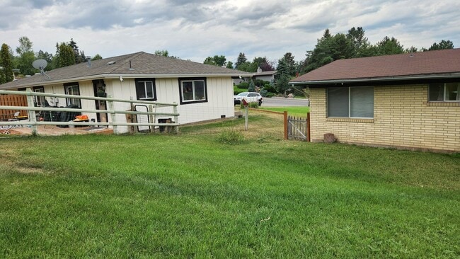 Building Photo - 816/818 Whitaker Dr