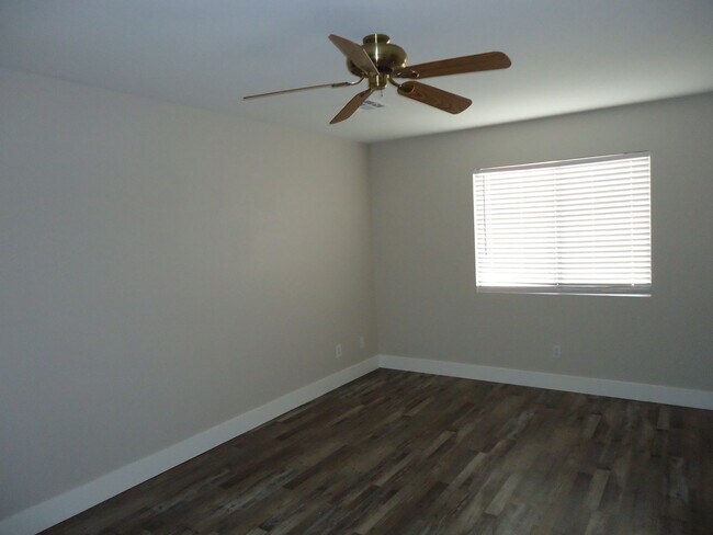 Building Photo - Nice two story house on SW area