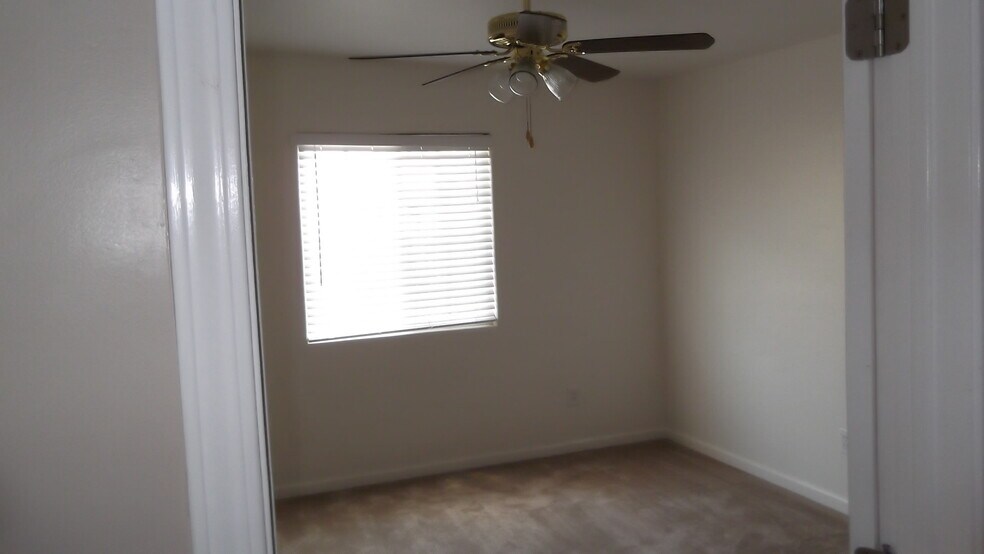 Building Photo - 1153 W 37th Pl