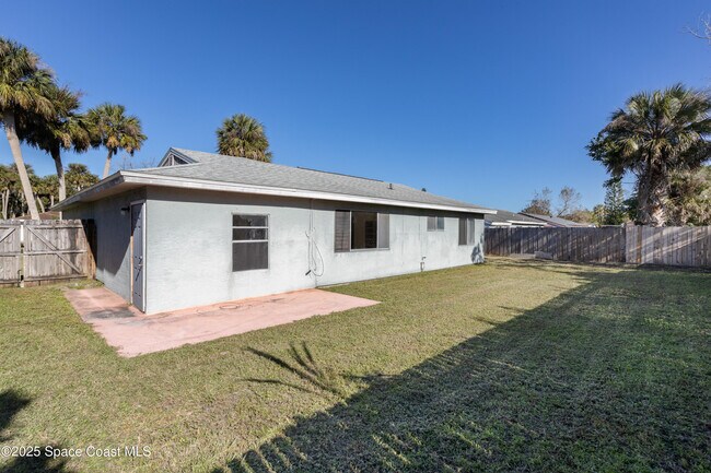 Building Photo - 1202 Linmoor Cir NE