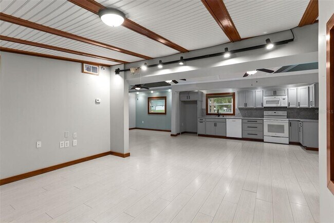 Building Photo - 10519 Bridgewood Dr