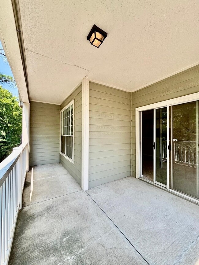 Building Photo - 10440 Deerwood Rd