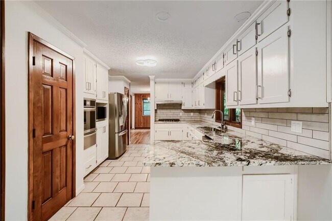 Building Photo - 570 Idlewood Dr NW
