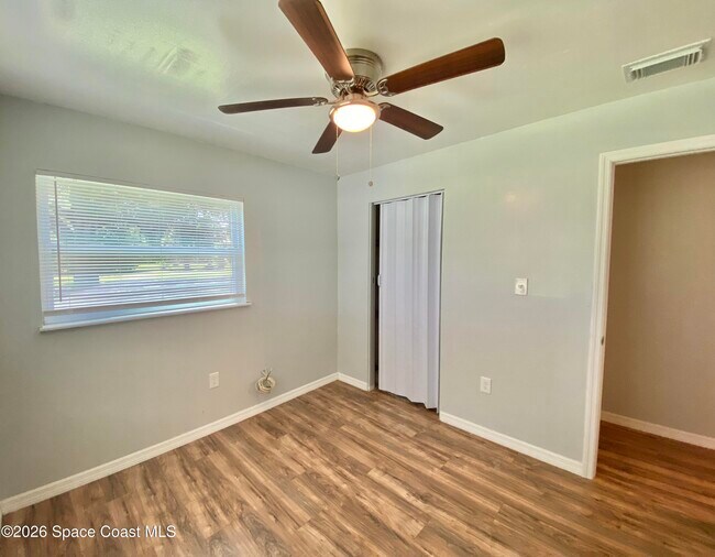 Building Photo - 555 Kings Way