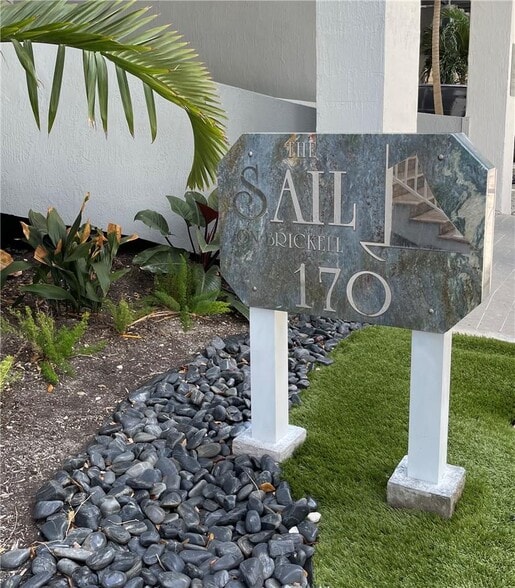 Building Photo - 170 SE 14th St