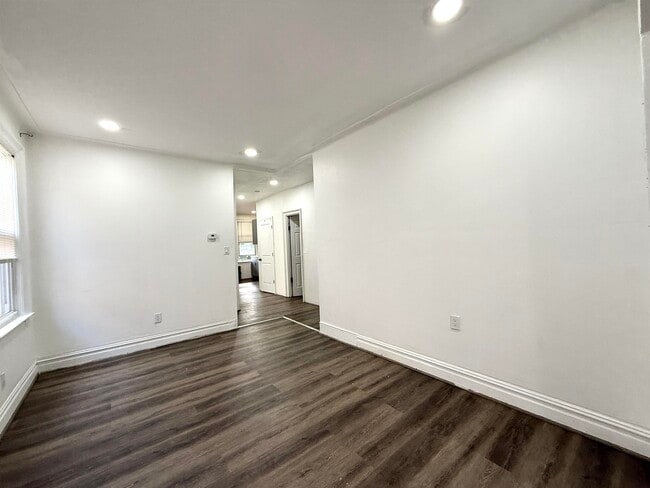 Building Photo - 275 Linden Ave