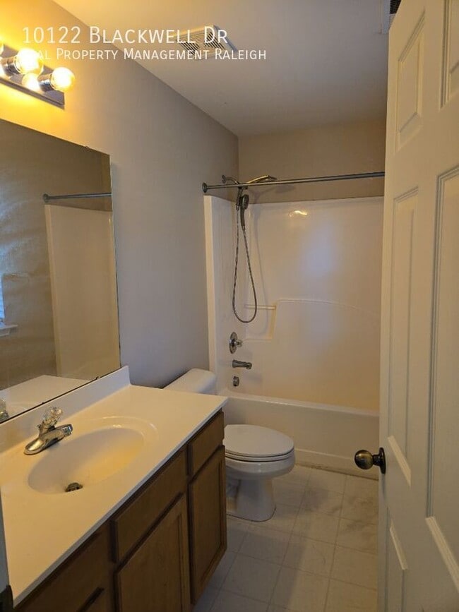 Building Photo - 10122 Blackwell Dr