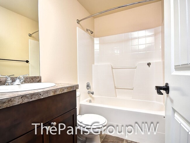 Building Photo - Super 2012 Shoreline Home – Upgrades, Wood Flrs, 3car Grg+++