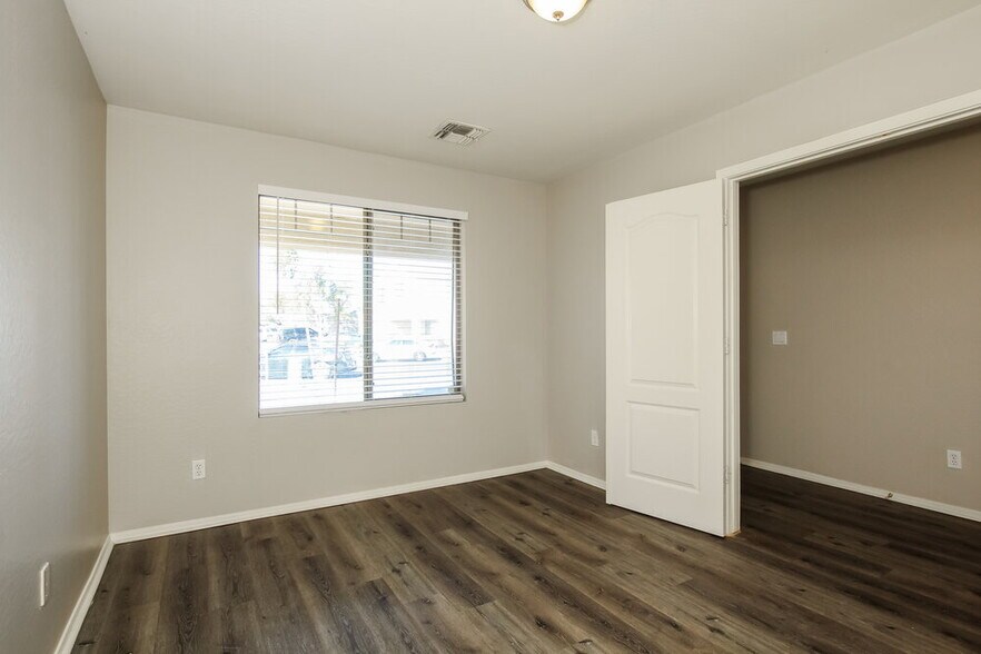 Building Photo - 3035 S 85th Dr