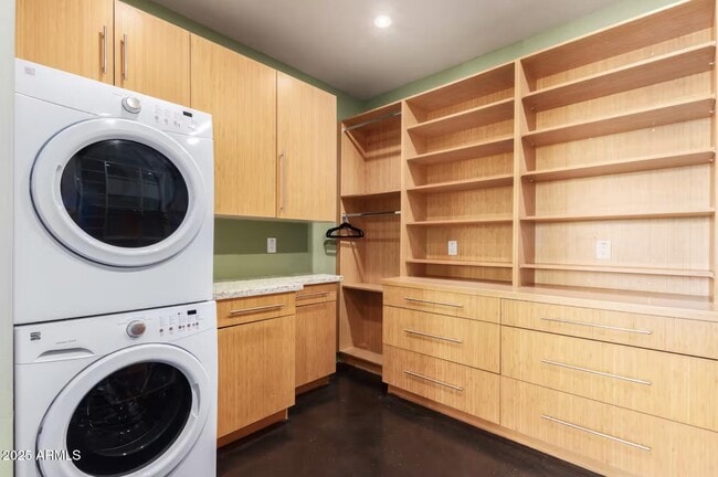 Building Photo - 7020 E 1st Ave