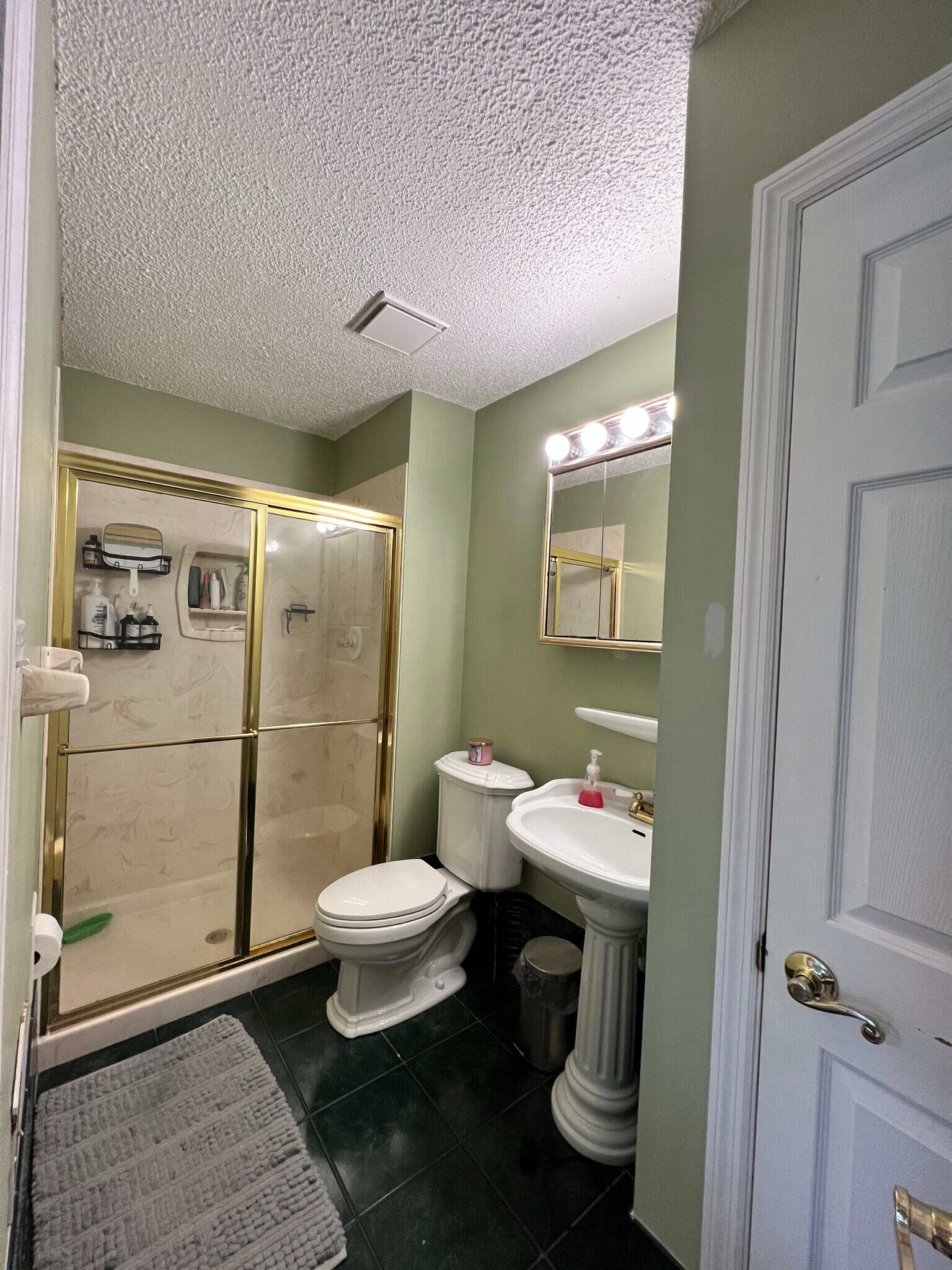 Main Bath - 1611 Treetop Dr