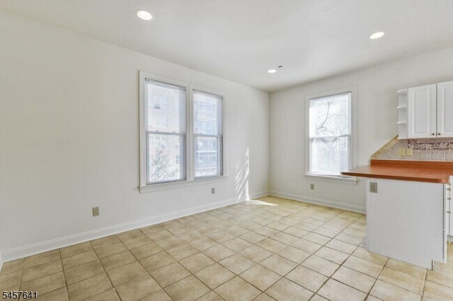 Building Photo - 55 S Fullerton Ave