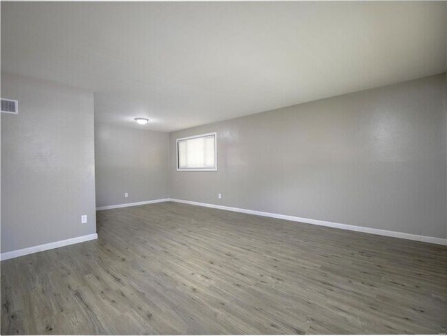 Building Photo - Welcome to 8264 Morganford!