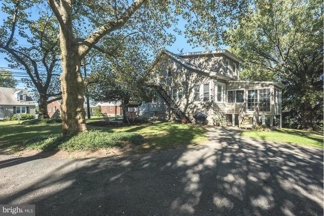 Parking, Sitting Area & Separate Side Entrance - 4308 Ridge Rd