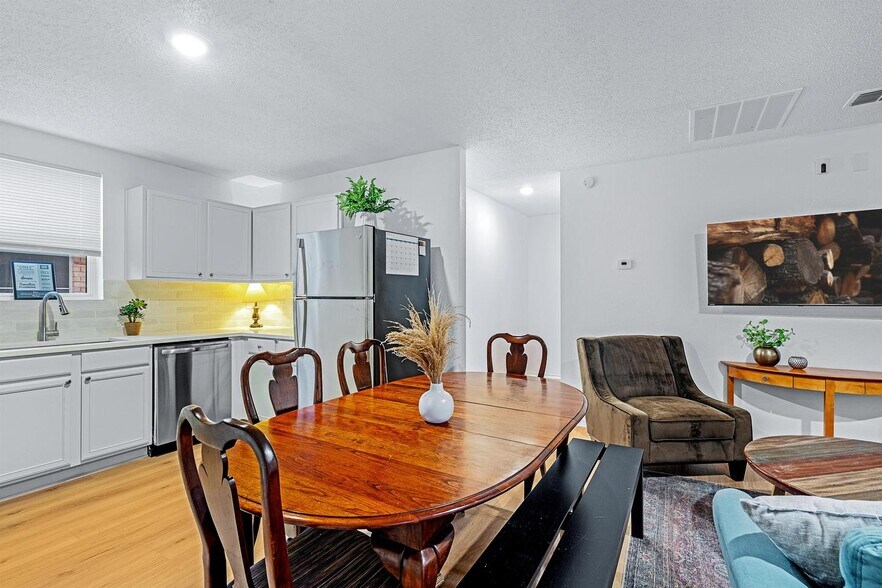 Building Photo - Comfortable Lancaster living with space to relax and entertain