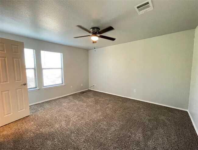Building Photo - 203 Rim Rock Dr
