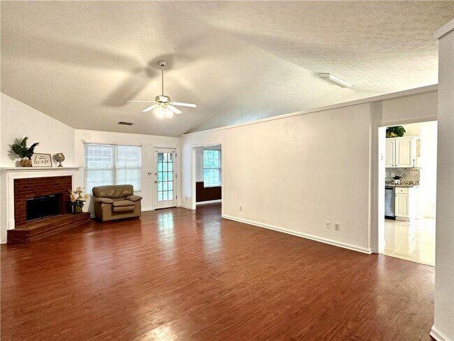 Building Photo - 575 Chandon Way