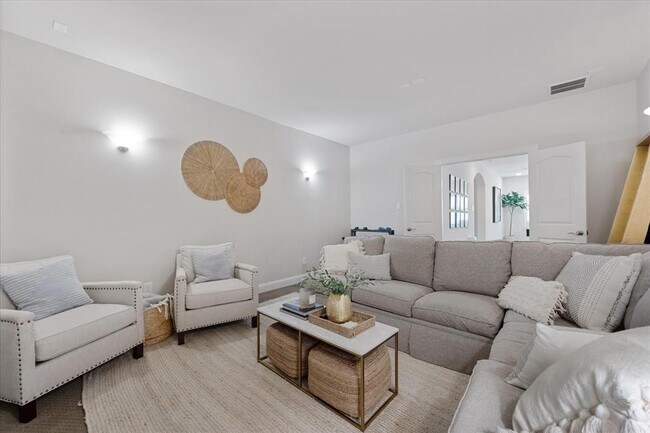 Building Photo - 5823 Stratton Wds Dr