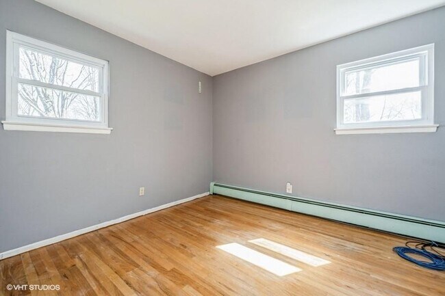Building Photo - 126 Linden Ln