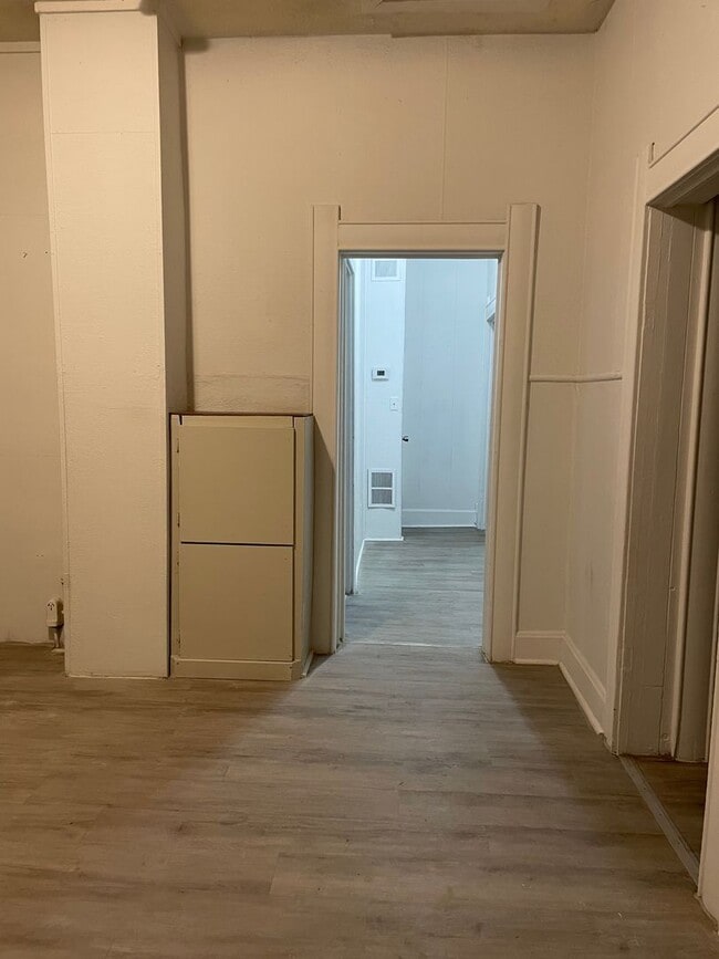 Building Photo - 3 bedroom 2 Bath $875