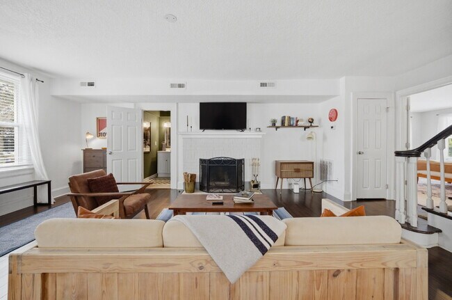 Building Photo - The Norfolk Nomad Spacious 4BR Near Downtown, ODU