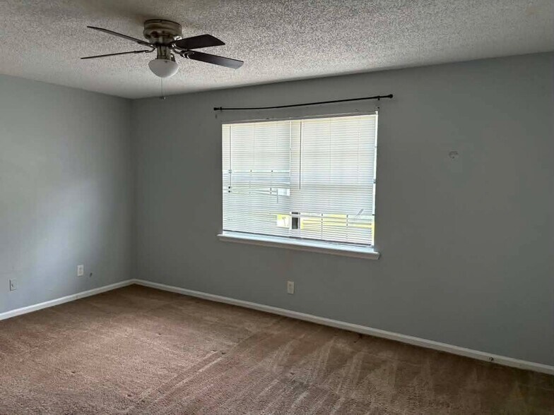 Building Photo - 1205 Bethune St