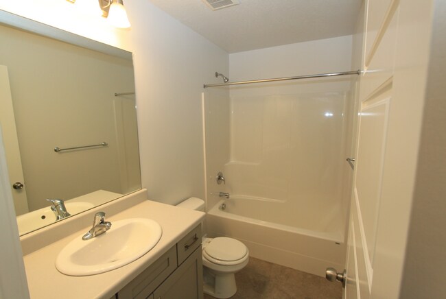 Building Photo - AVAILABLE NOW ~ Lehi Exchange Townhouse