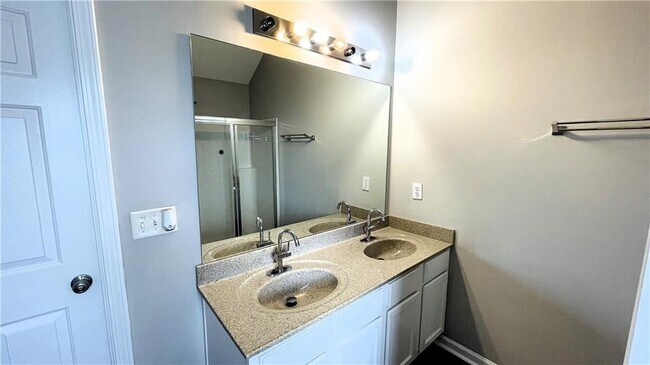 Building Photo - 1215 Grey Rock Way