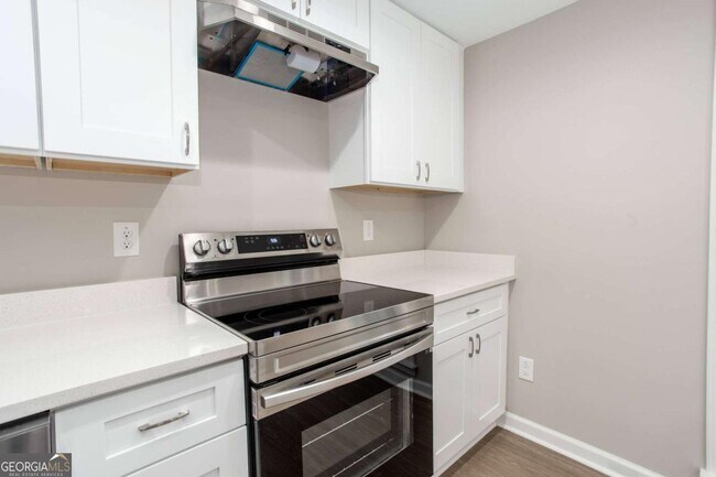 Building Photo - 5647 Queensborough Dr
