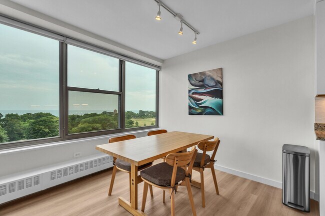 Building Photo - 3900 N Lake Shore Dr