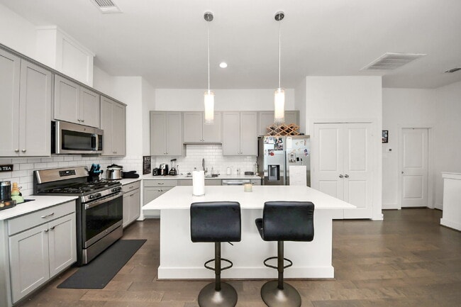 Building Photo - 3 Bedroom Houston Rental Home in Gated Community near Griggs Road