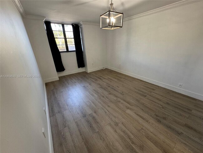 Building Photo - 10425 SW 112th Ave