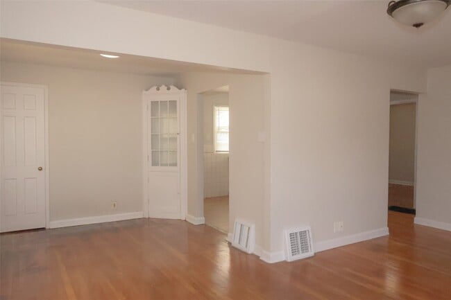 Building Photo - 10131 Cabot Dr
