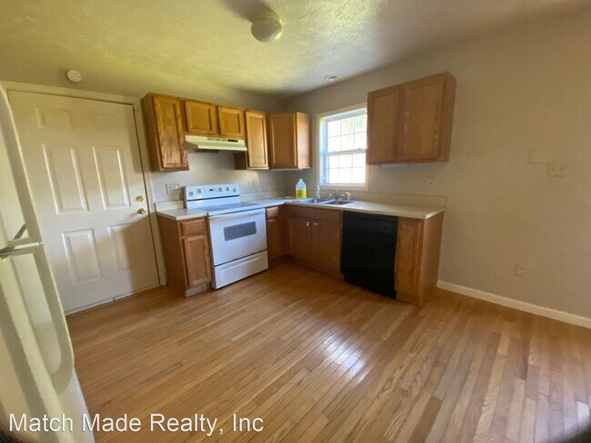 Building Photo - 4 br, 2 bath House - 1217 Clock St.