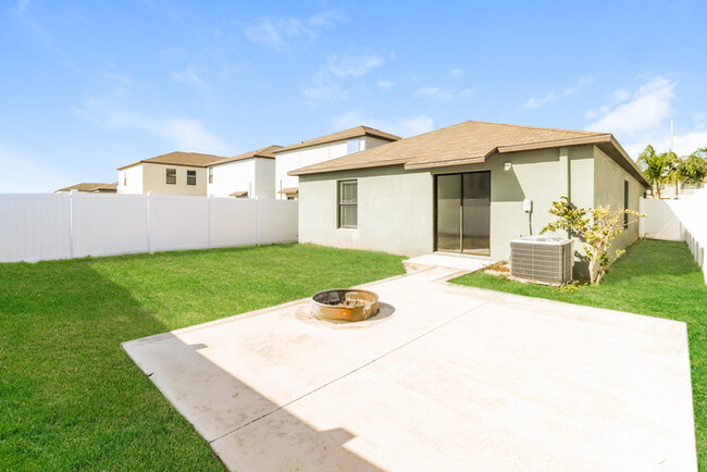 Building Photo - Comfortable 3-Bedroom Home