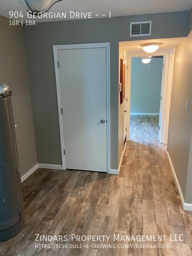 Building Photo - 904 Georgian Dr