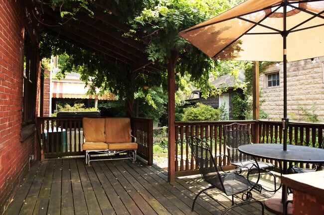 back deck wide - 403 West St