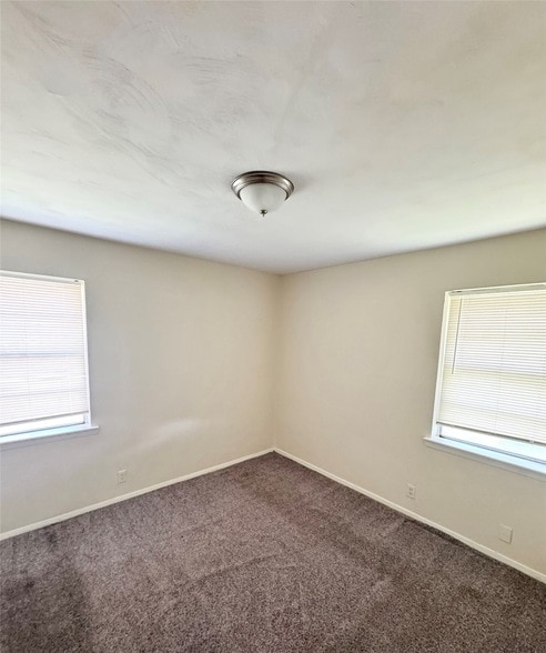 Building Photo - 2206 Norma Dr