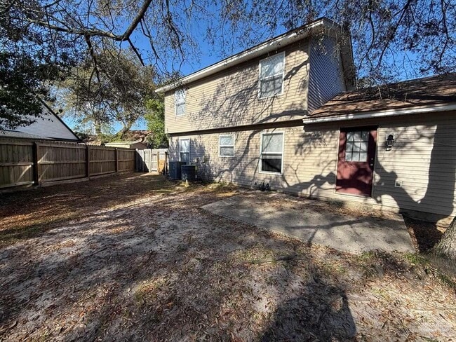 Building Photo - 1017 Great Oaks Dr
