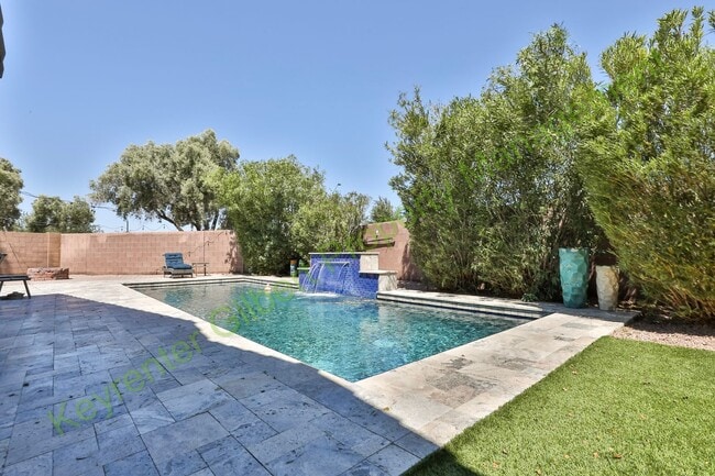 Building Photo - Spacious 4-Bedroom Home with Pool in Gilbe...