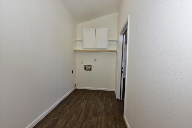 Building Photo - 7605 Carriage Dr