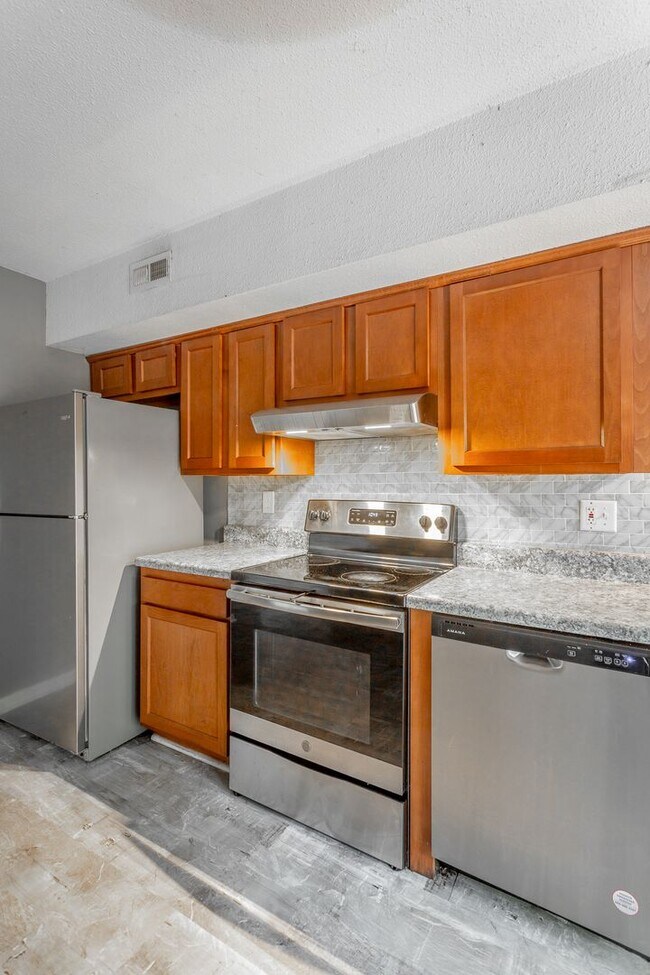 Building Photo - 510 Ely Rd