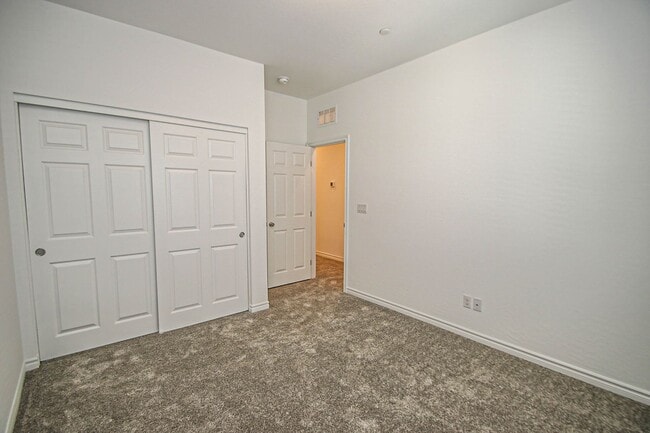 Building Photo - 20 Barbara Ln