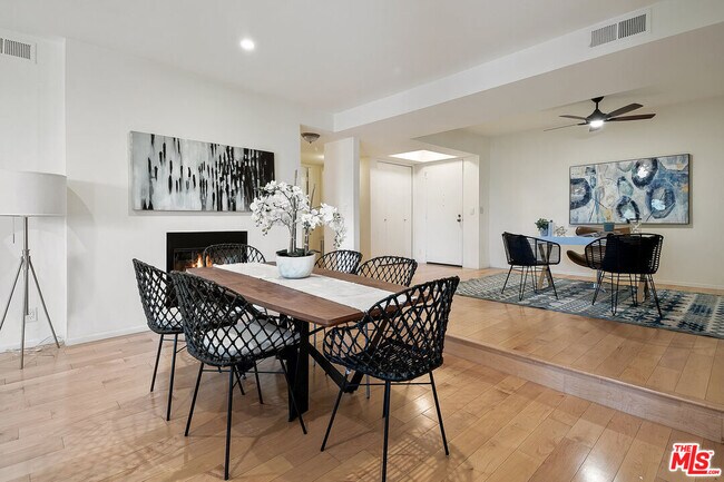Building Photo - 1506 S Bentley Ave