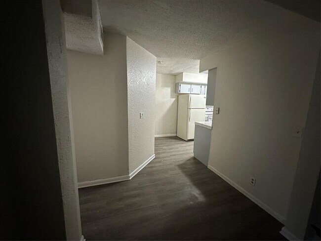 Building Photo - 146 SW 12th Ave