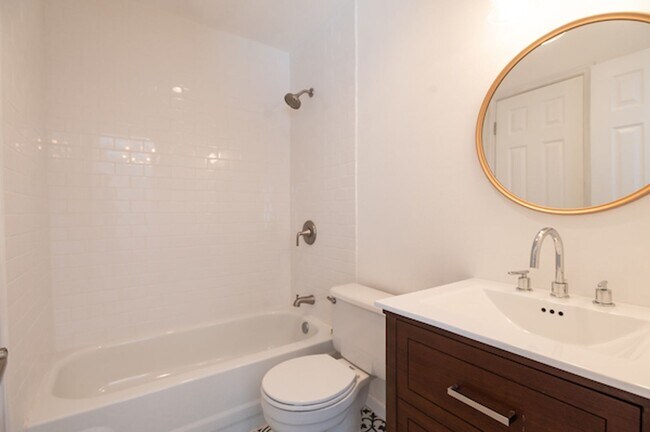 Building Photo - Cozy South East Austin Condo