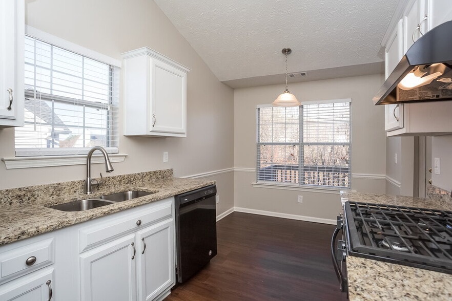 Building Photo - 430 Summer Hill Cir