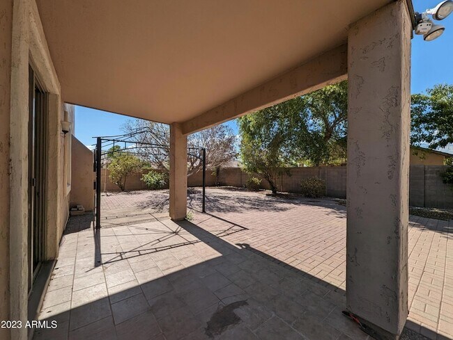 Building Photo - 5794 W Golden Ln