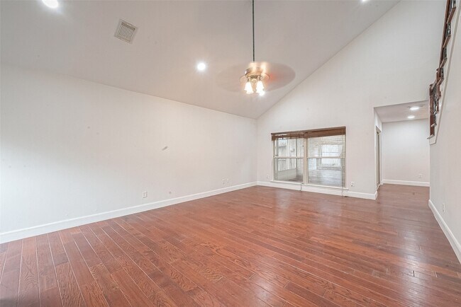 Building Photo - 12127 Carriage Hill Dr