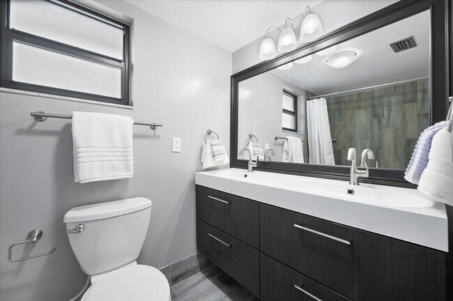 Building Photo - 11863 Wimbledon Cir